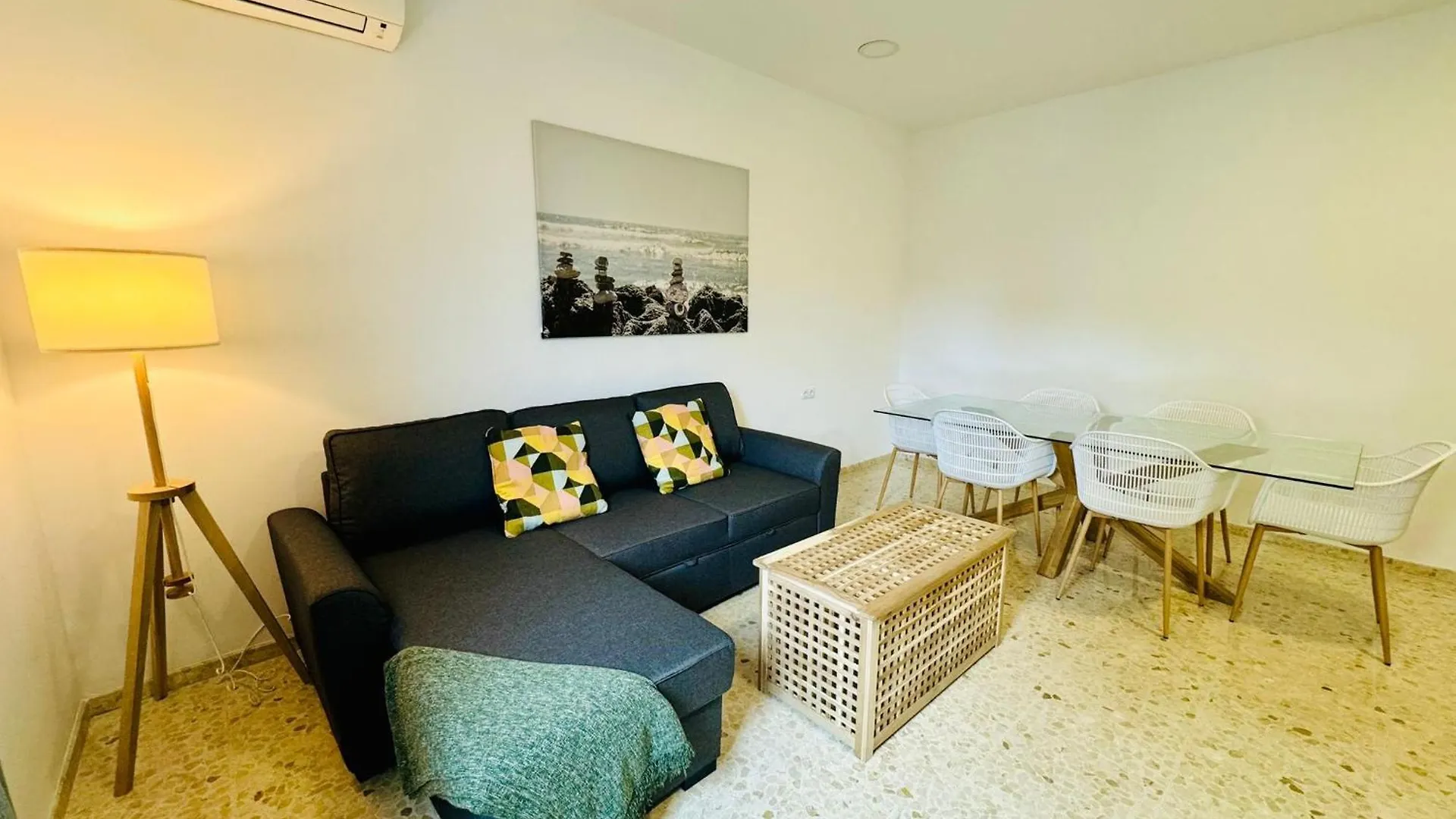Apartamentos La Muralla Grupo Ac Gestion カディス